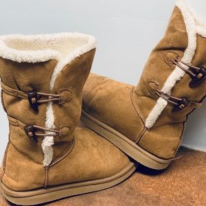 Sherpa lined Cozy Winter Boots.